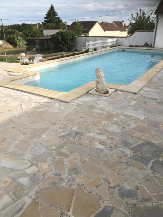 Châtellerault Maison Blanche Piscine Et Petit Dejeuner المظهر الخارجي الصورة